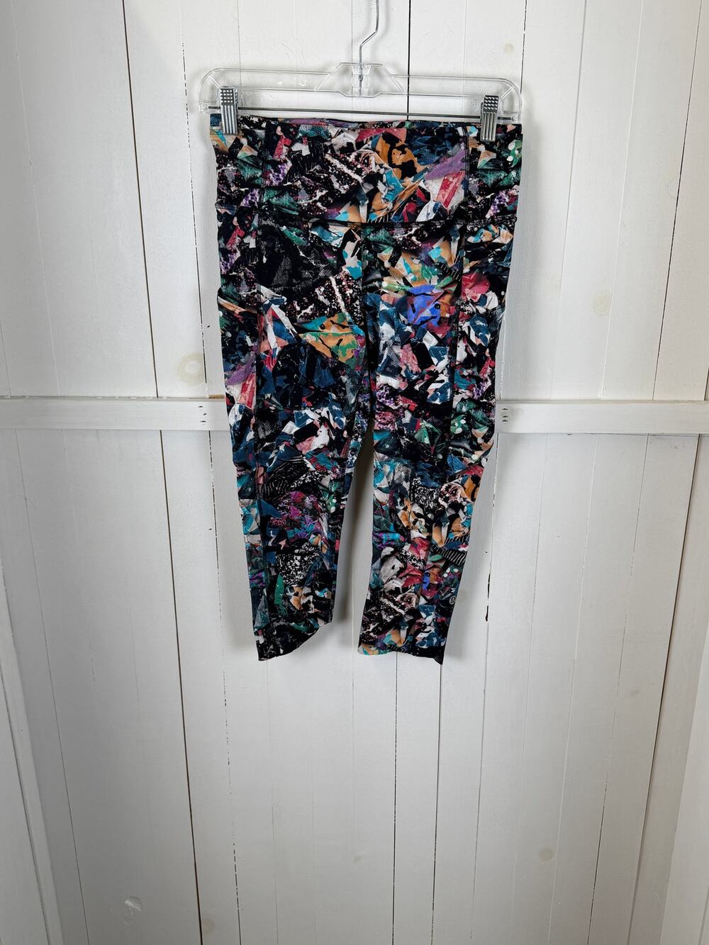 Lululemon Multicolor Capri Leggings Size 8 Excellent Condition